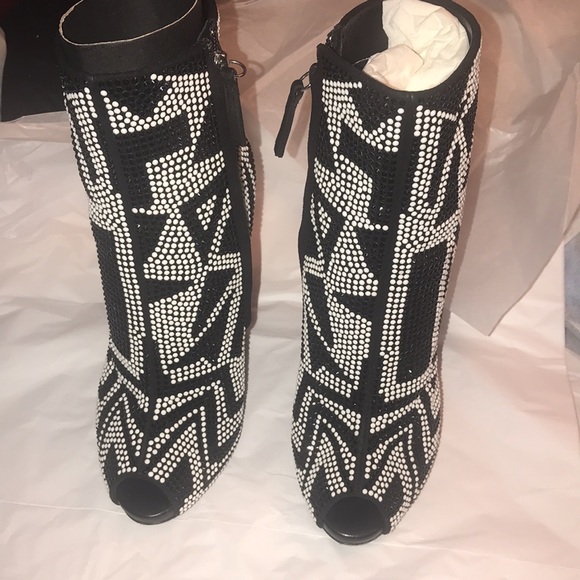 Authentic Giuseppe Zanotti Peep Toe Beaded and Crystal Booties - Picture 6 of 8